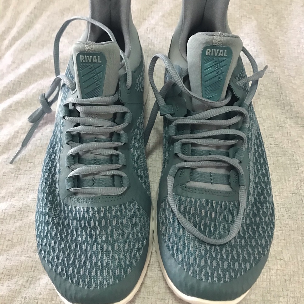 Nike Rival